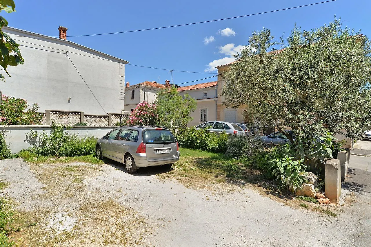 Apartments Ana 1684 Pula