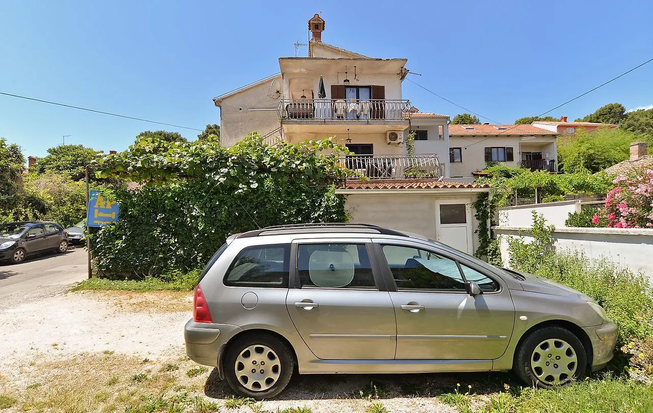 Apartments Ana 1684 Pula