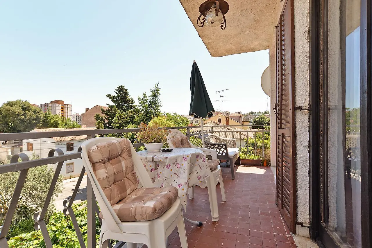 Apartments Ana 1684 Pula