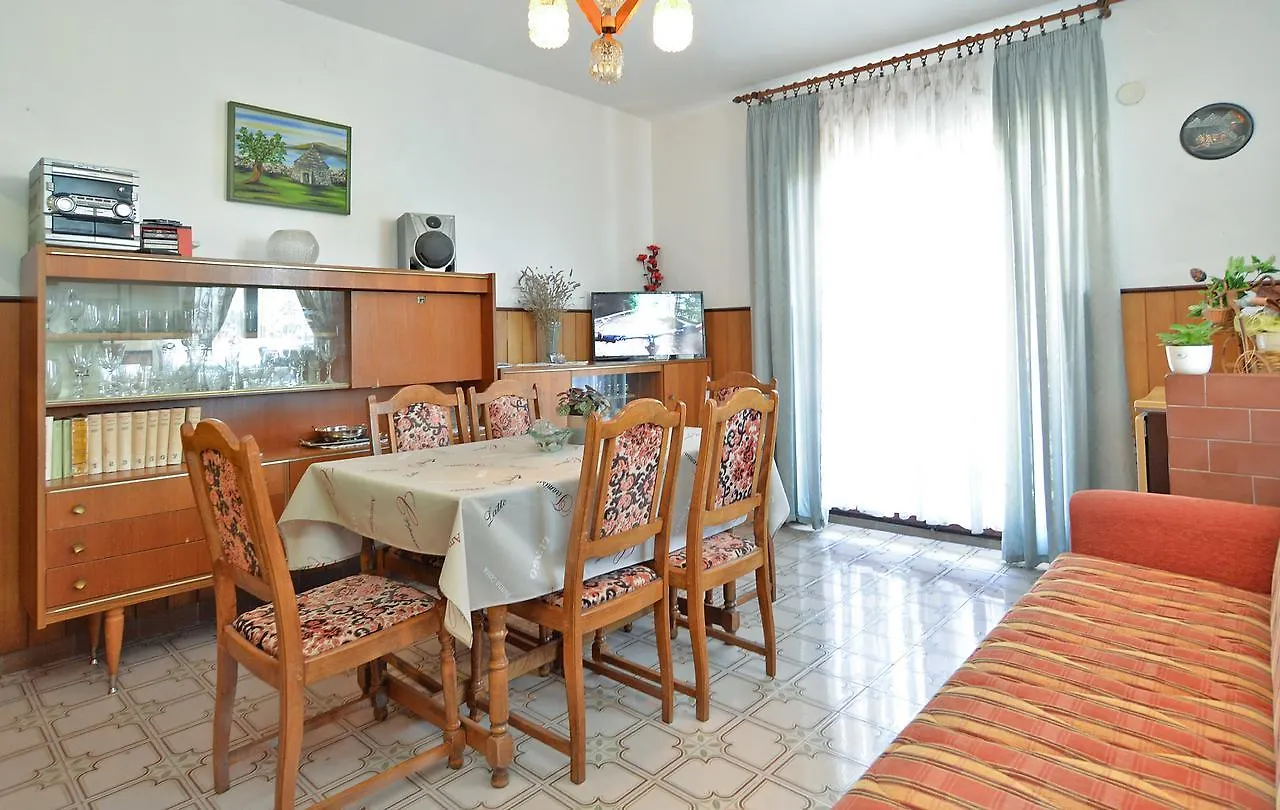 Apartments Ana 1684 Pula