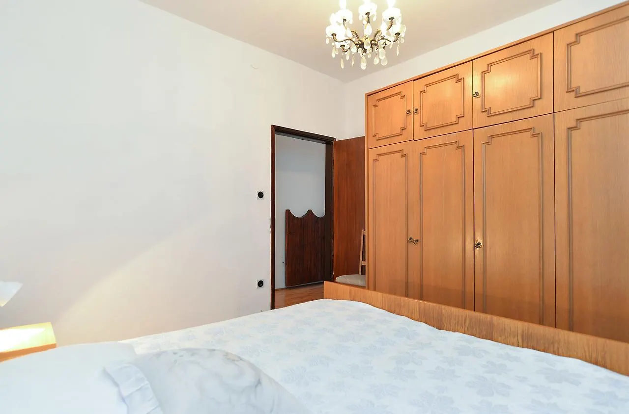 Apartments Ana 1684 Pula