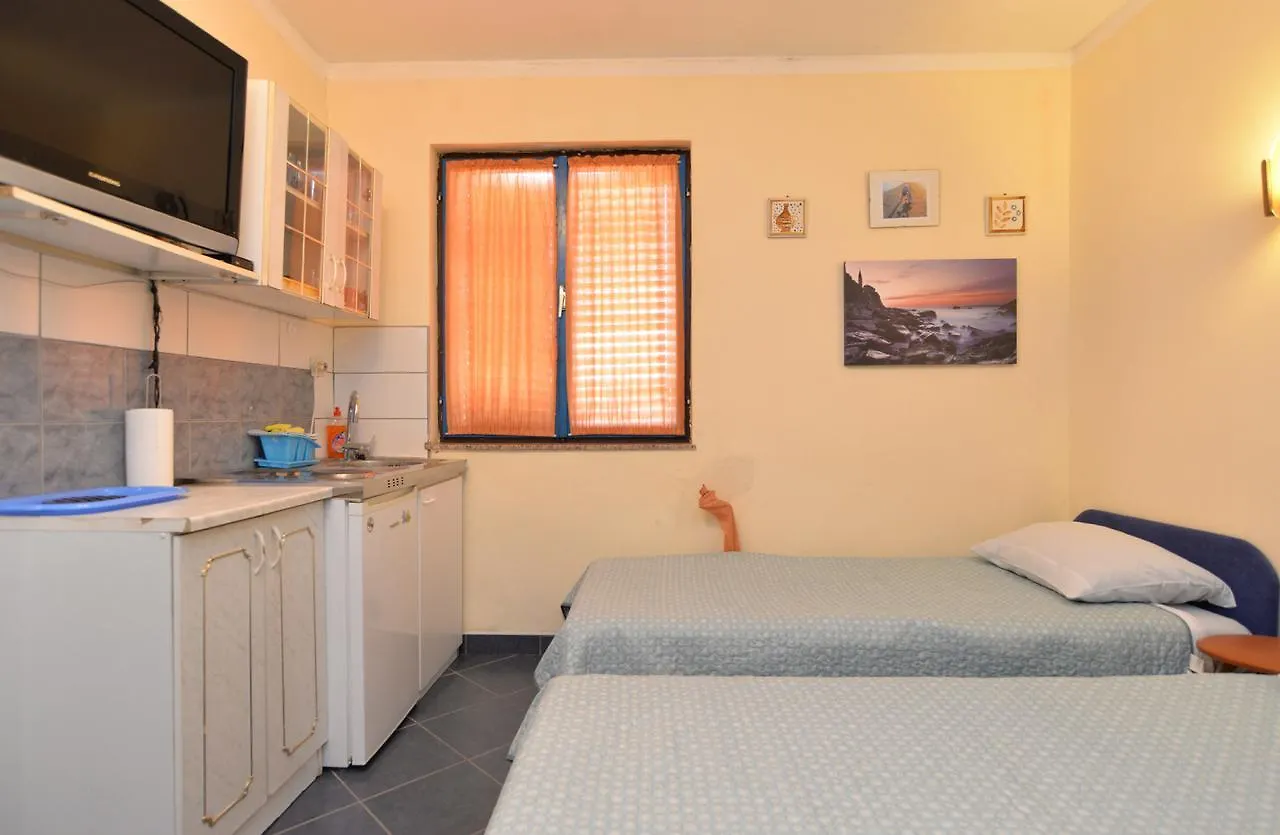 Apartments Ana 1684 Pula